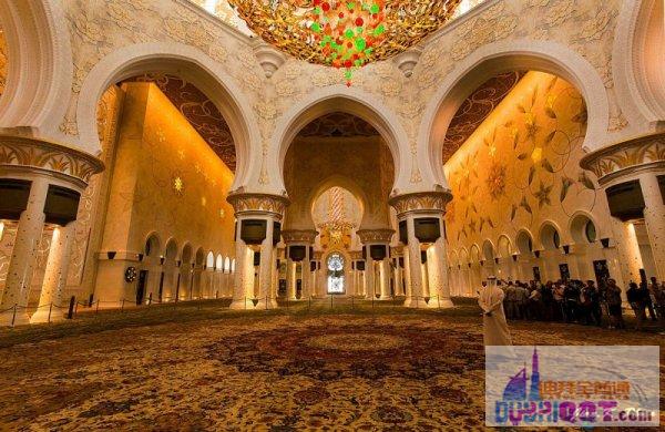 迪拜冲沙、热气球、跳伞、迪拜、阿布扎比观光一日游 迪拜冲沙、热气球、跳伞、迪拜、阿布扎比观光一日游