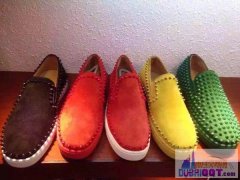 ��������ֱ���˶�Ь