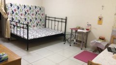 ����Сβ��¥�ϵ�������Ů����λ����