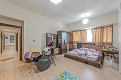 ���ʳ�B�����Գ��⣬E��һ��һ������