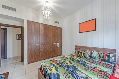 ���ʳ�B�����Գ��⣬E��һ��һ������