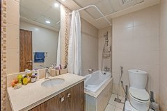 ���ʳ�B�����Գ��⣬E��һ��һ������