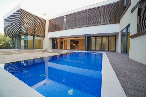 临近市中心的森林别墅 临近市中心的森林别墅