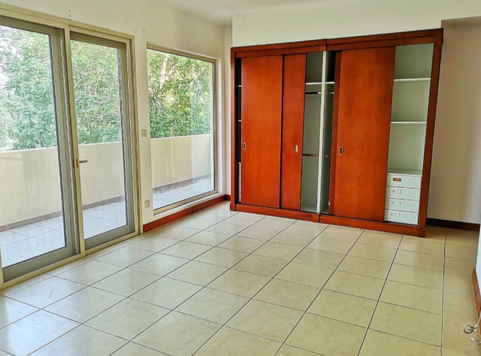 °¢À²®É½×¯ 5·¿³öÊÛ °¢À²®É½×¯ 5·¿³öÊÛ