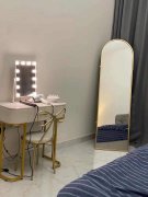 ���ʳ�һ��һ������С��¥�Աߣ��Ҿ߼ҵ���ȫ�������ס