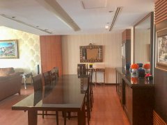 ��������Reem��RAK Tower����һ�����Ҿ߳���