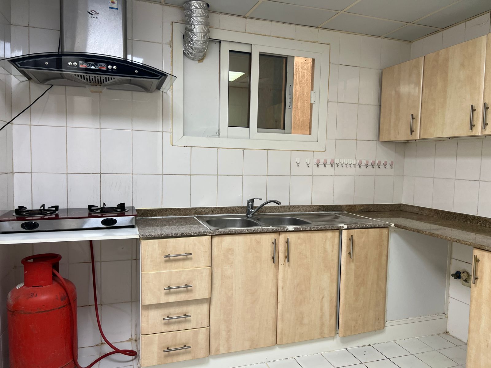 迪拜海外房产出租中国区两房一厅带家具领包入住随时入住 迪拜海外房产出租中国区两房一厅带家具领包入住随时入住