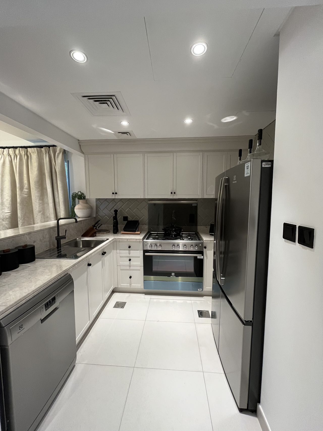 迪拜海外房产四房双拼别墅现房现房 一线公园景观绿植环绕-永久 迪拜海外房产四房双拼别墅现房现房 一线公园景观绿植环绕-永久