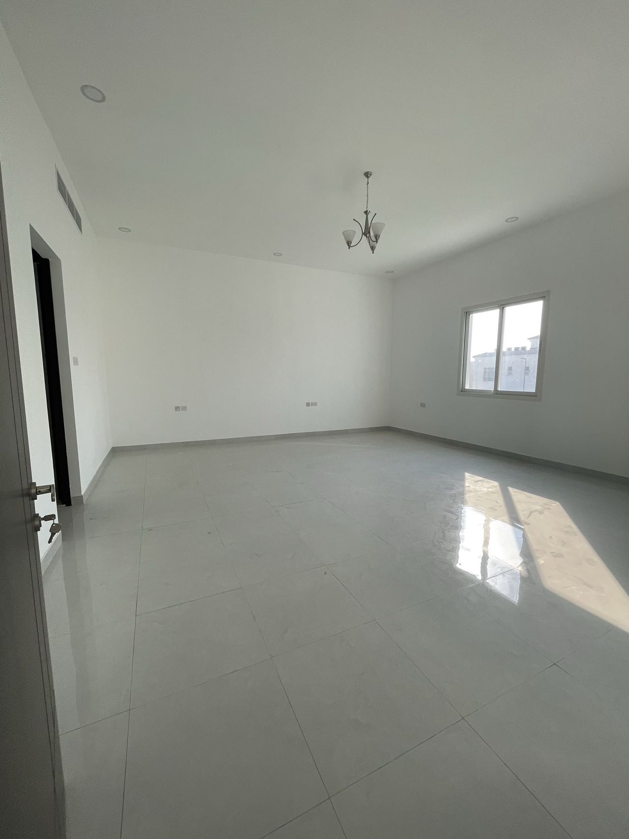 迪拜海外房产出租:Nad al sheba 6+2房 新别墅 迪拜海外房产出租:Nad al sheba 6+2房 新别墅